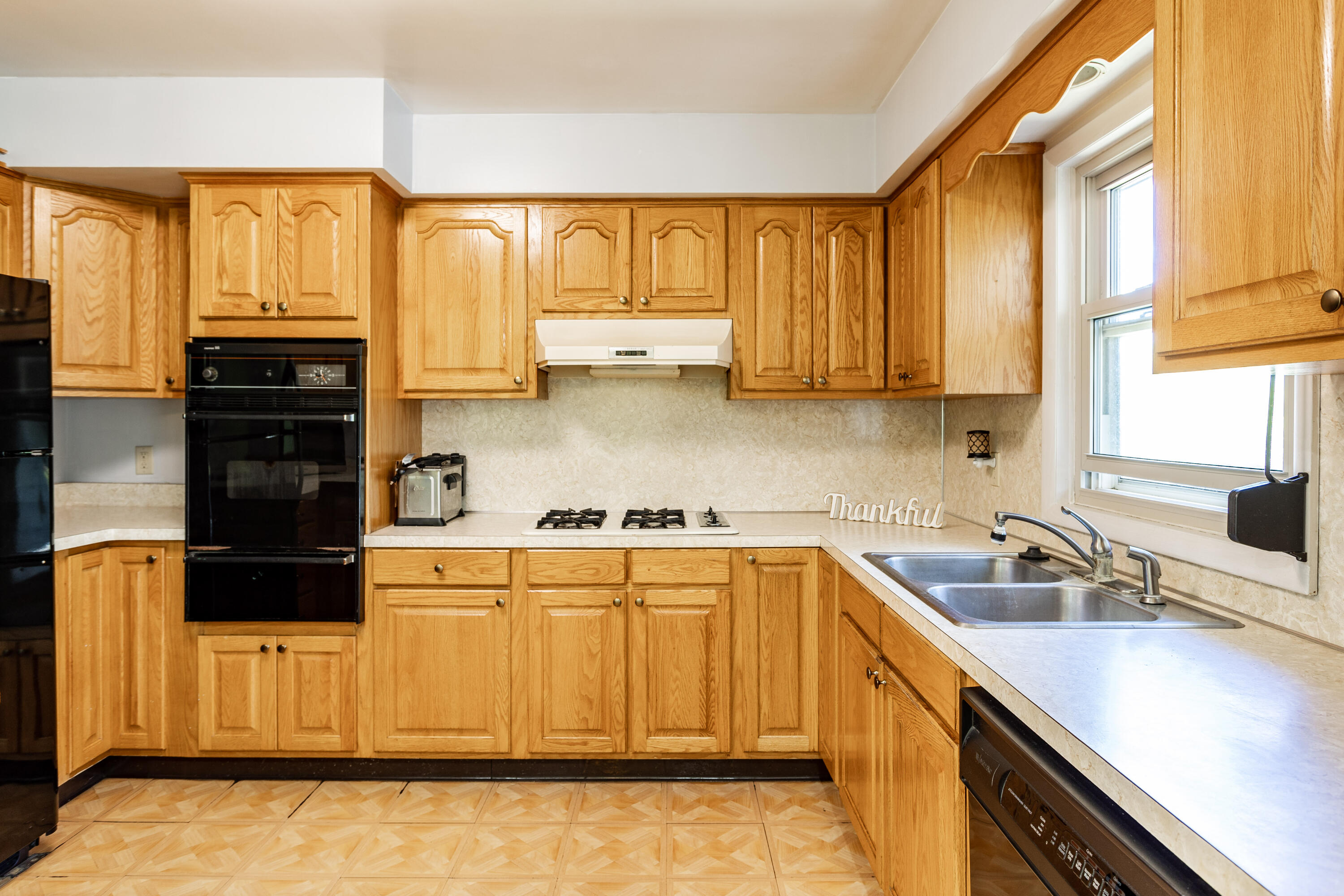 3751 Sargent Road Jackson, MI 49201 - Photo 12 of 34 0N0A7026-2
