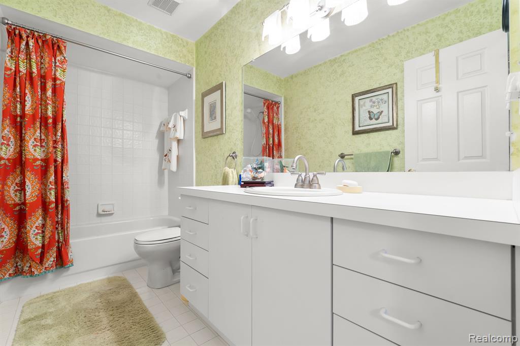 22340 River Ridge Trail Farmington Hills, MI 48335 - Photo 22 of 32