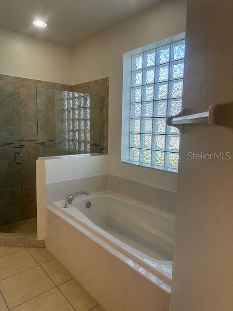 2614 Hartwood Pines Way Clermont, FL 34711 - Photo 20 of 25 a bathroom with a bathtub and window