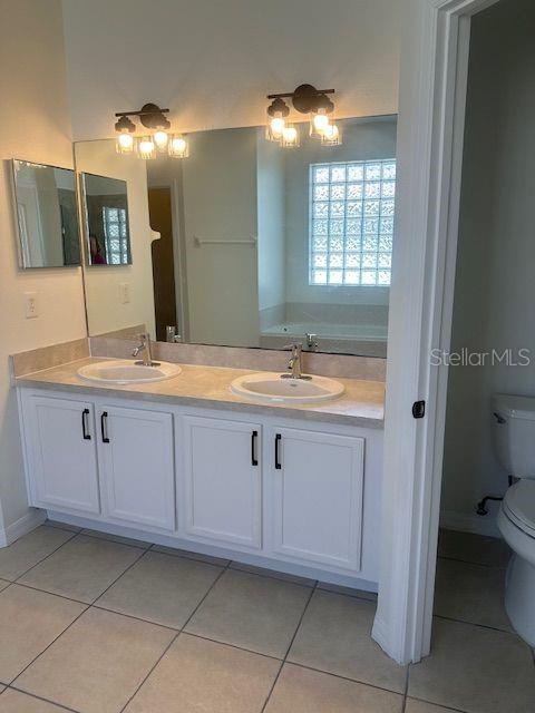 2614 Hartwood Pines Way Clermont, FL 34711 - Photo 21 of 25 a bathroom with a sink and a mirror