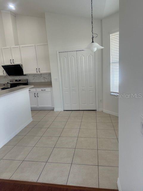 2614 Hartwood Pines Way Clermont, FL 34711 - Photo 7 of 25 a kitchen with a stove a sink and a refrigerator