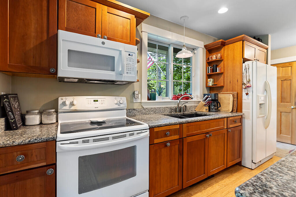 2 Falling Pines Lane Readfield, ME 04355 - Photo 11 of 92 18_BP5A0468_DxO_mls