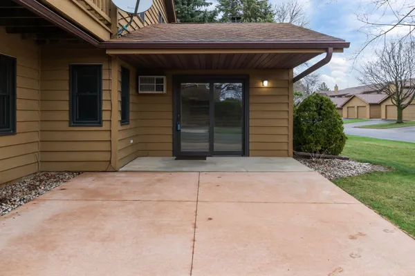 $189,900 | 975 Manor Drive, Unit 78, Neenah, WI 54956