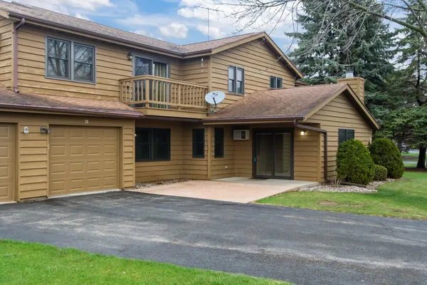$189,900 | 975 Manor Drive, Unit 78, Neenah, WI 54956