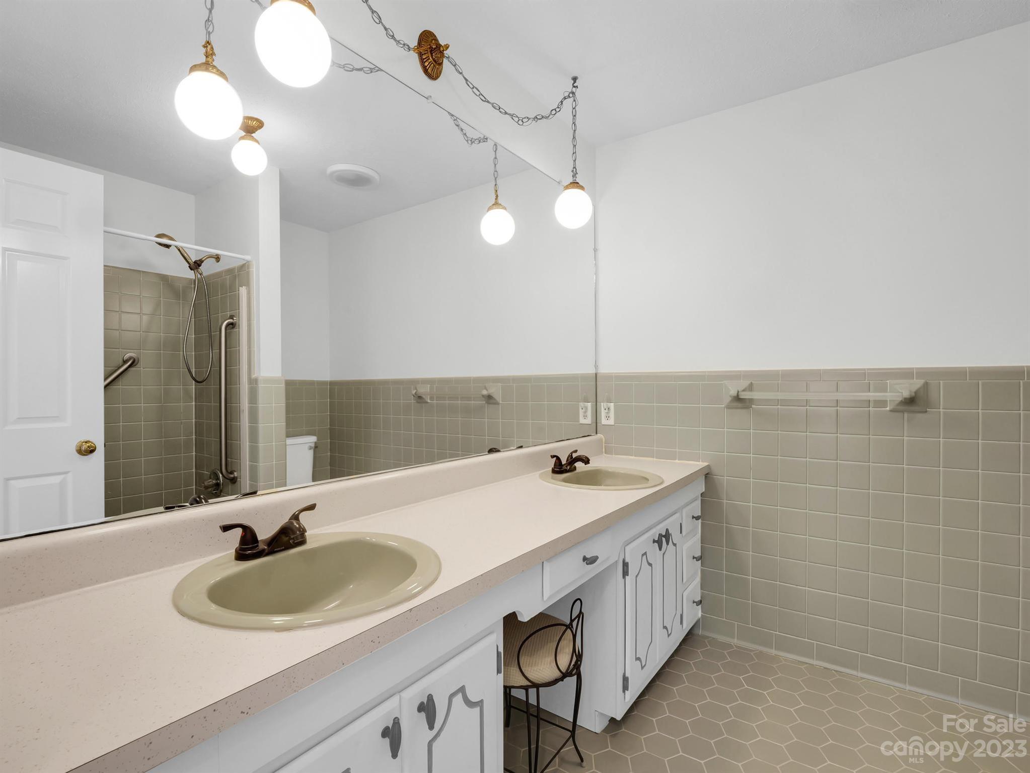 1223 Kanuga Ridge Road Hendersonville, NC 28739 - Photo 17 of 32 Gallery Image 17