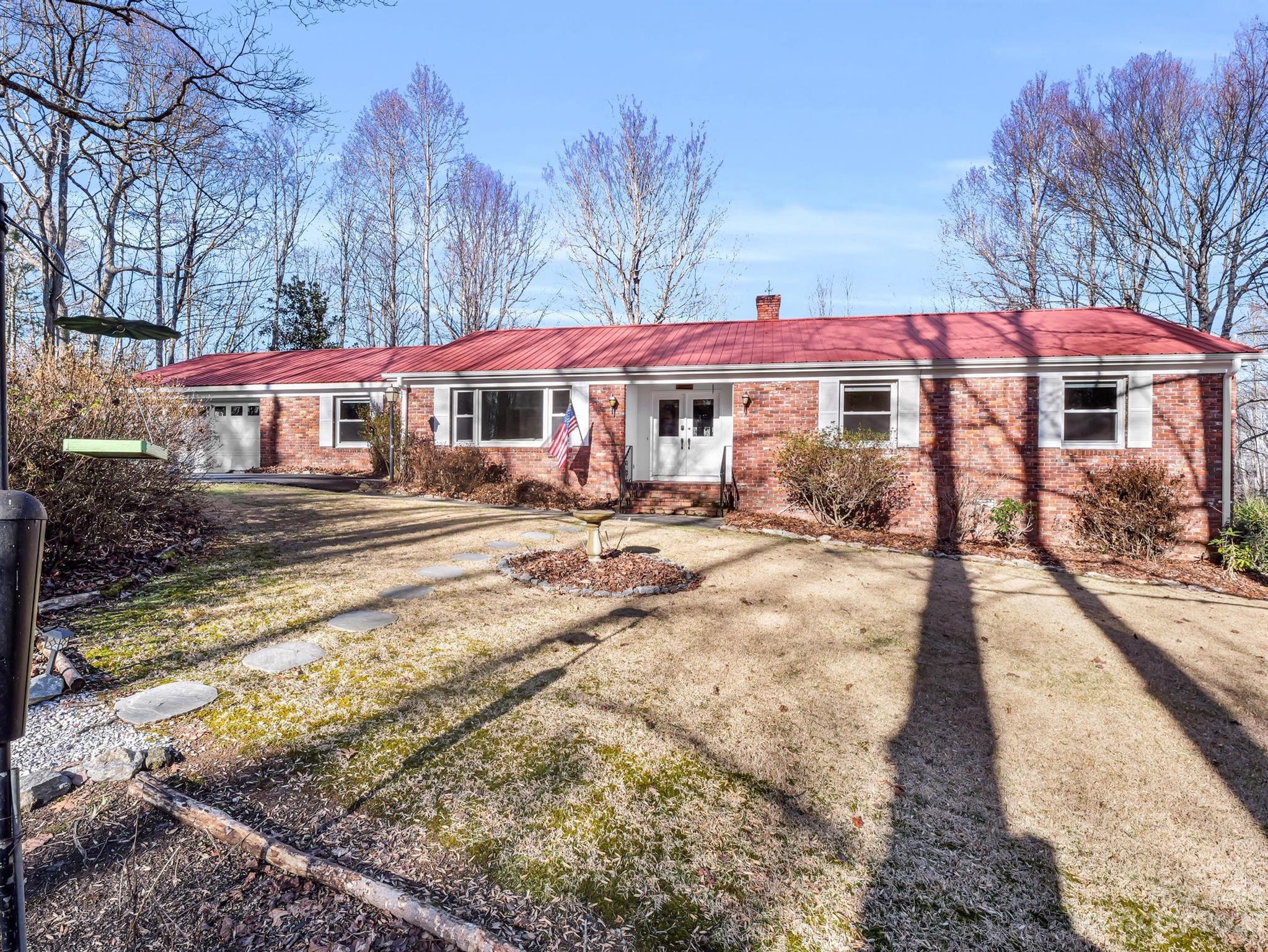 1223 Kanuga Ridge Road Hendersonville, NC 28739 - Photo 2 of 32 Gallery Image 2