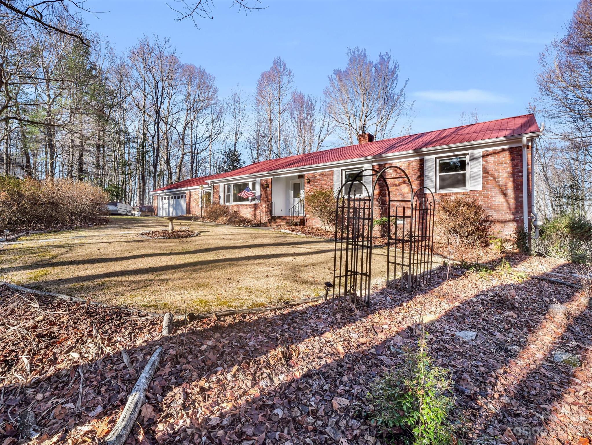 1223 Kanuga Ridge Road Hendersonville, NC 28739 - Photo 3 of 32 Gallery Image 3