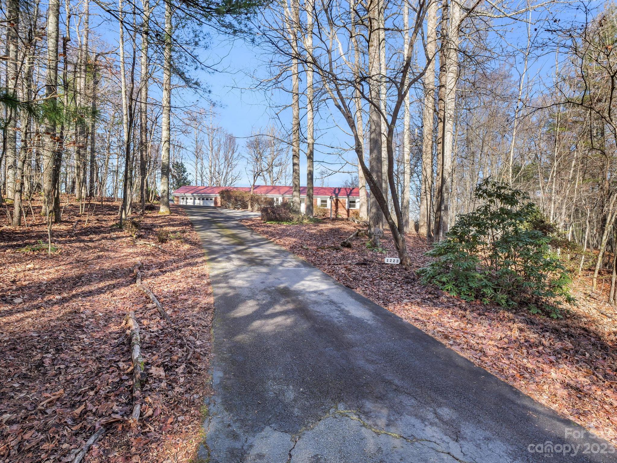 1223 Kanuga Ridge Road Hendersonville, NC 28739 - Photo 7 of 32 Gallery Image 7