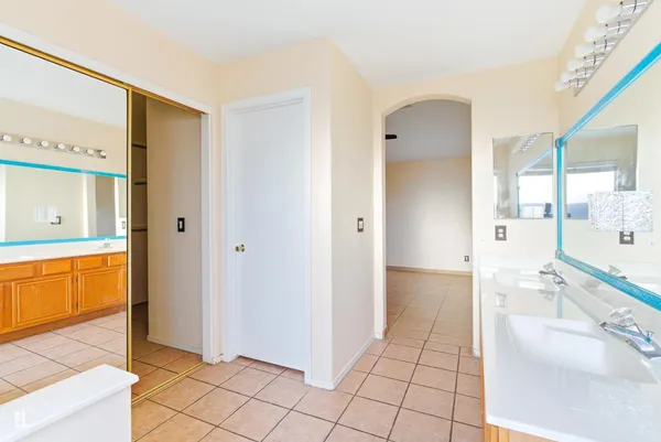 $2,100 | 8431 West Wethersfield Road, Peoria, AZ 85381