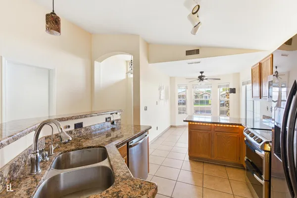 $2,100 | 8431 West Wethersfield Road, Peoria, AZ 85381