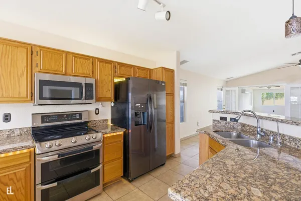 $2,100 | 8431 West Wethersfield Road, Peoria, AZ 85381