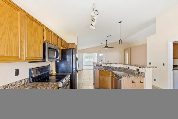 $2,100 | 8431 West Wethersfield Road, Peoria, AZ 85381