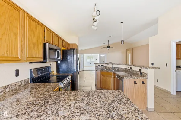 $2,100 | 8431 West Wethersfield Road, Peoria, AZ 85381