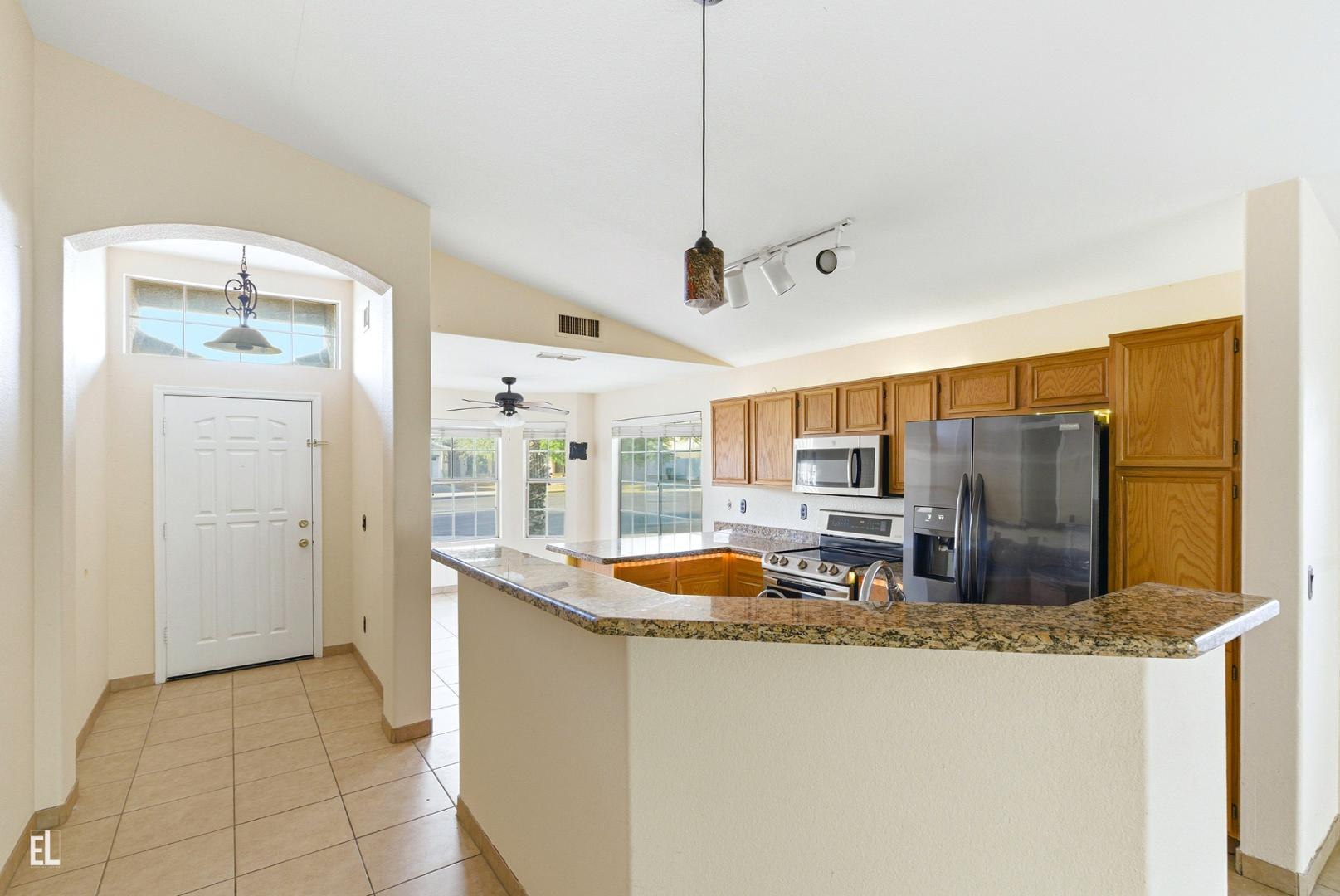 8431 West Wethersfield Road Peoria, AZ 85381 - Photo 4 of 28 Photo #4