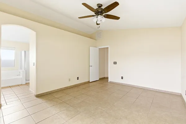 $2,100 | 8431 West Wethersfield Road, Peoria, AZ 85381