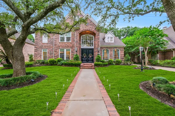 $895,000 | 854 Plainwood Drive, Houston, TX 77079