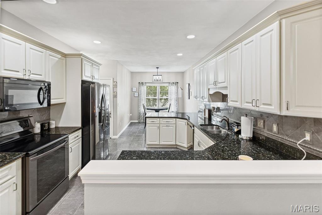 100 Windsor Drive Alton, IL 62002 - Photo 11 of 51