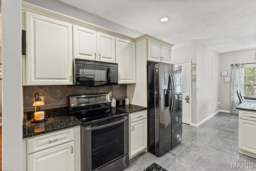 100 Windsor Drive Alton, IL 62002 - Photo 12 of 51