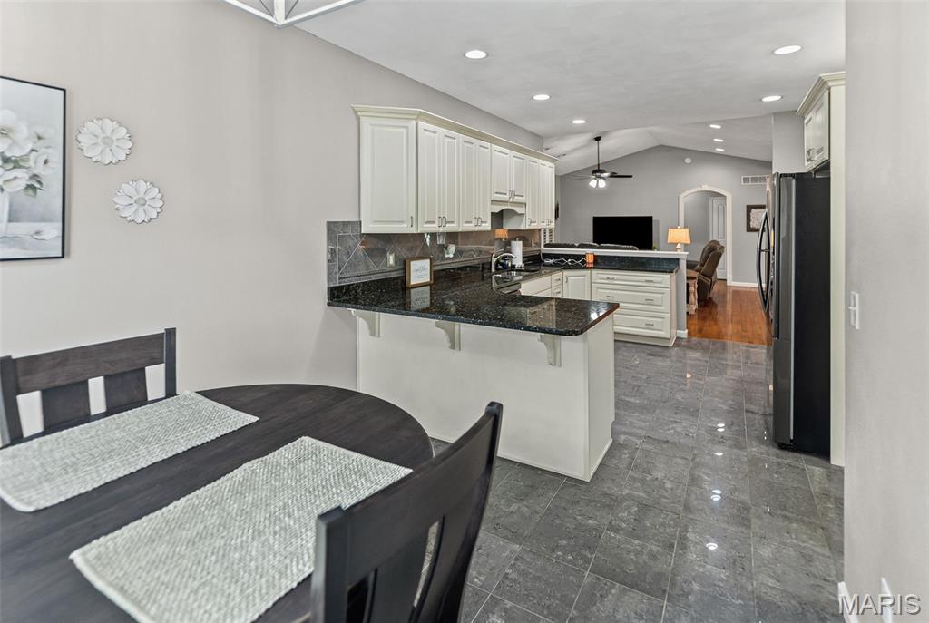 100 Windsor Drive Alton, IL 62002 - Photo 15 of 51