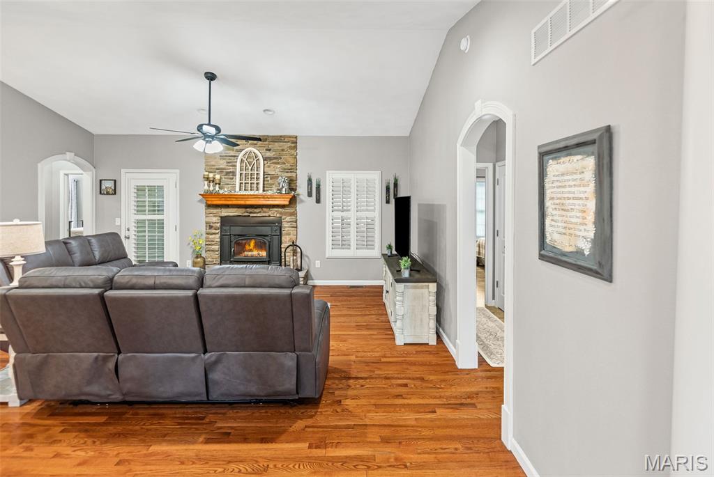 100 Windsor Drive Alton, IL 62002 - Photo 3 of 51