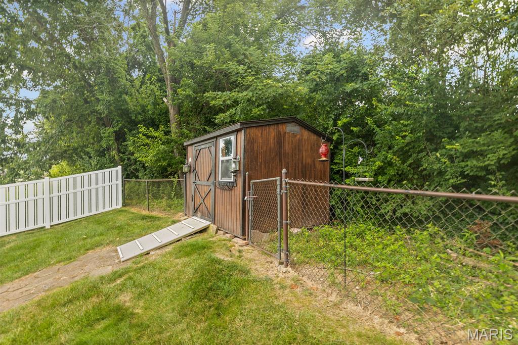 100 Windsor Drive Alton, IL 62002 - Photo 43 of 51