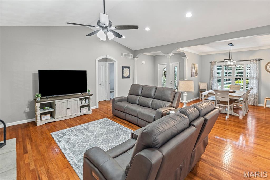 100 Windsor Drive Alton, IL 62002 - Photo 5 of 51