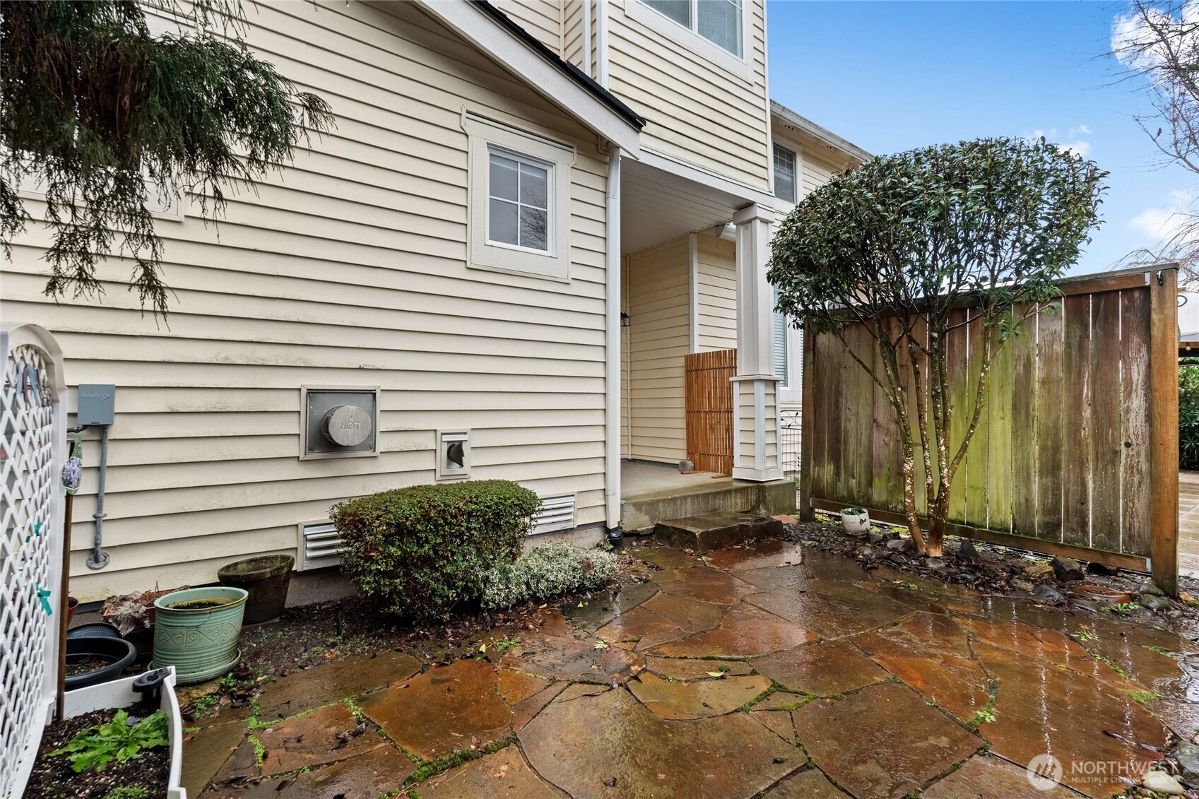 18708 109 Lane Southeast, Unit K30 Renton, WA 98055 - Photo 31 of 36 a view of a back yard of the house