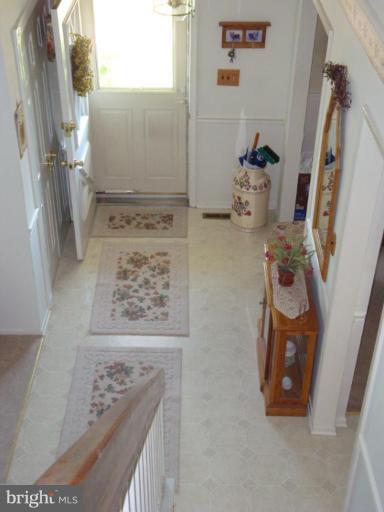 4811 Ebenezer Road Nottingham, MD 21236 - Photo 10 of 17 Entrance / Foyer