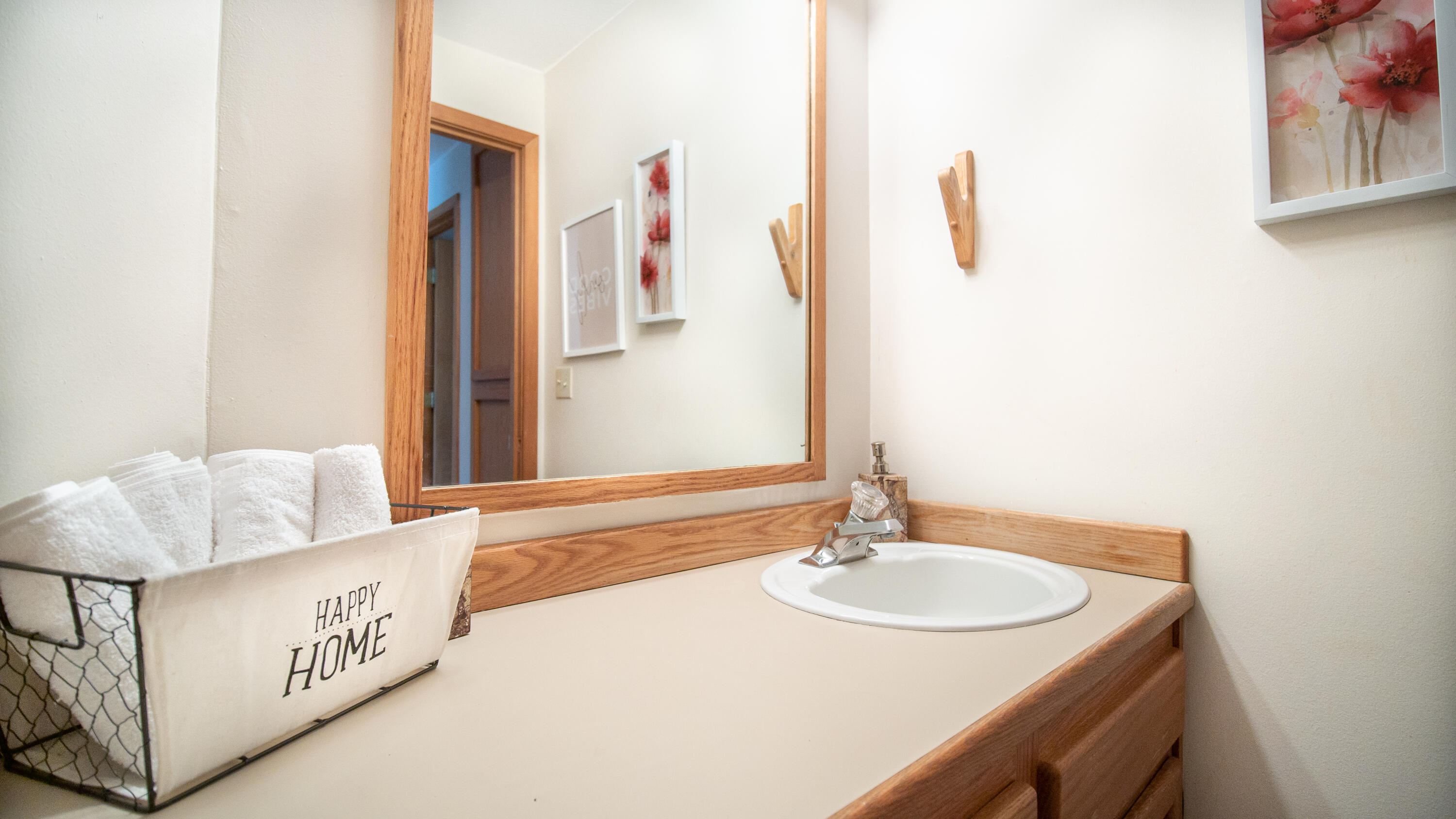 17732 West West Core Road Sunriver, OR 97707 - Photo 15 of 26 Powder Bathroom