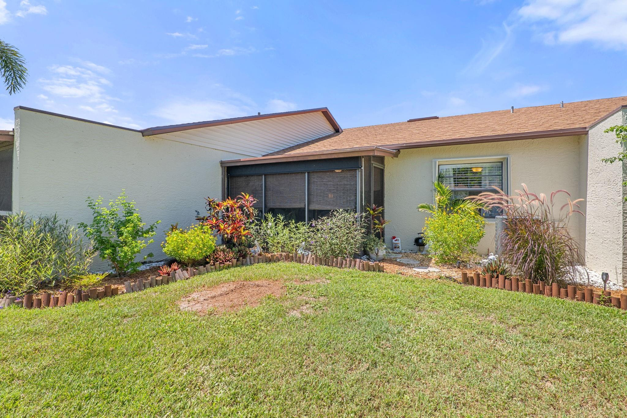 6034 Indrio Road, Unit Q2 Fort Pierce, FL 34951 - Photo 3 of 22 Photo 3