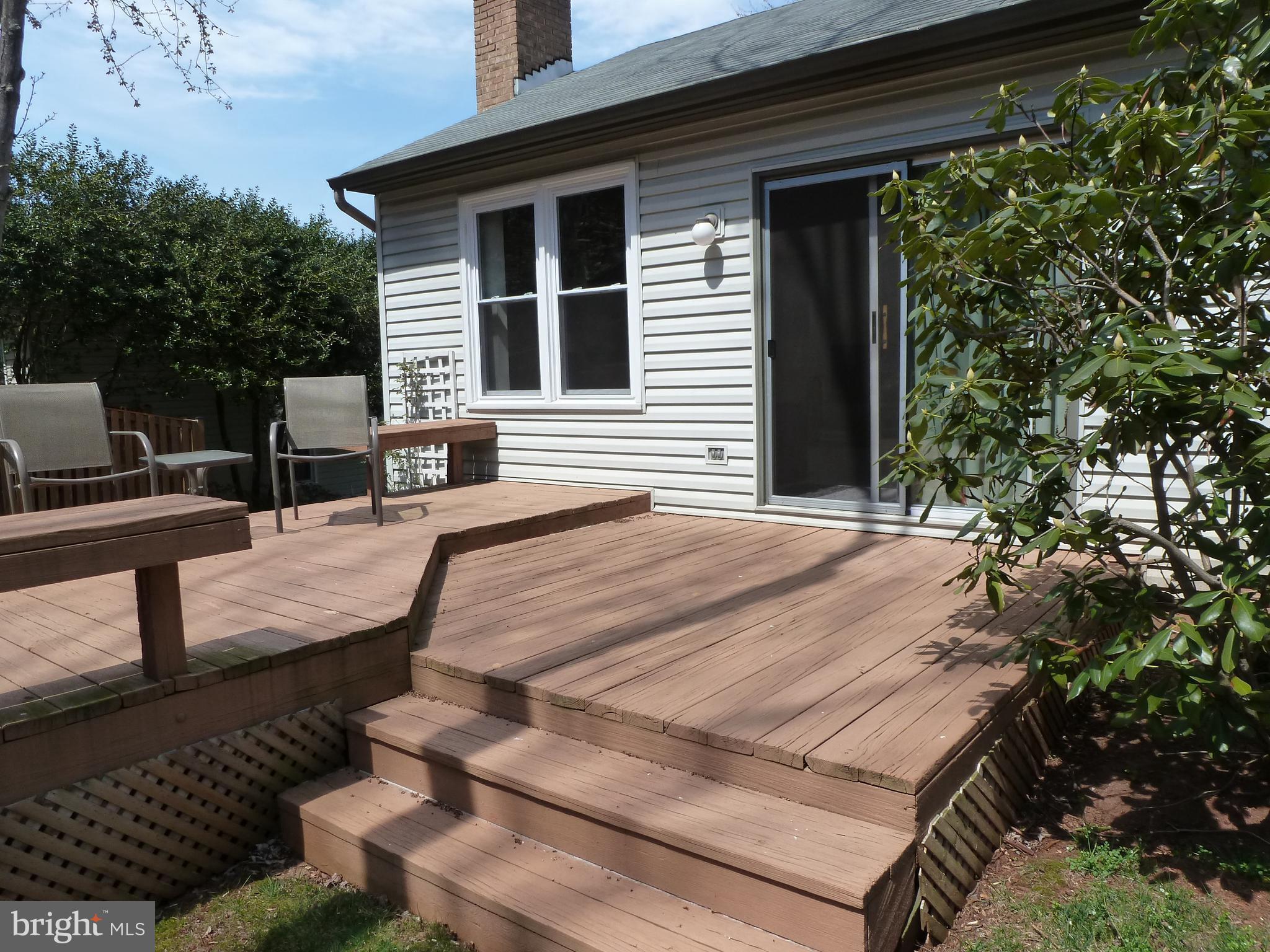 125 Environs Road Sterling, VA 20165 - Photo 3 of 26 Newly refinished deck with built-in seating