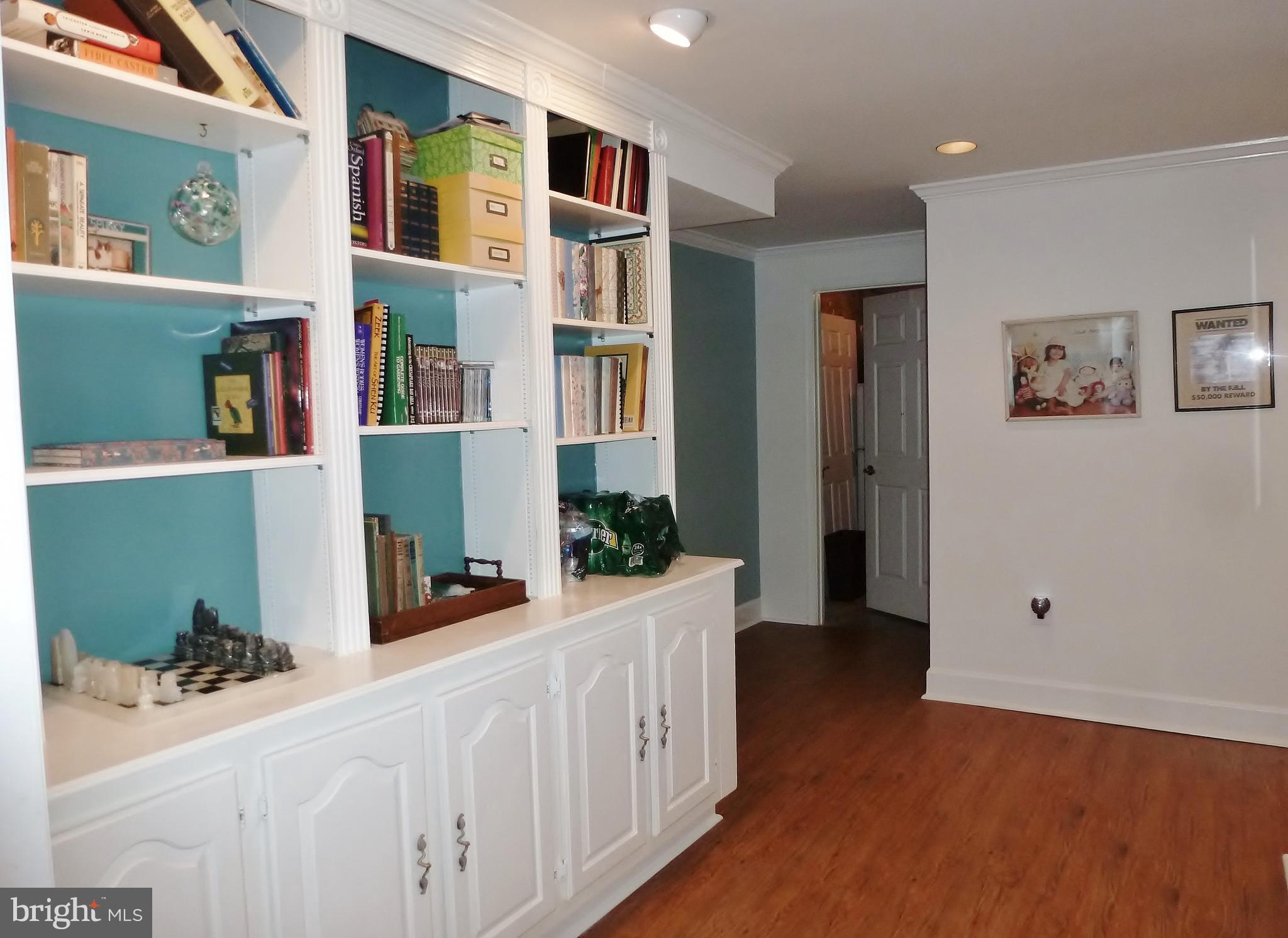 125 Environs Road Sterling, VA 20165 - Photo 24 of 26 Built-in Bookcases