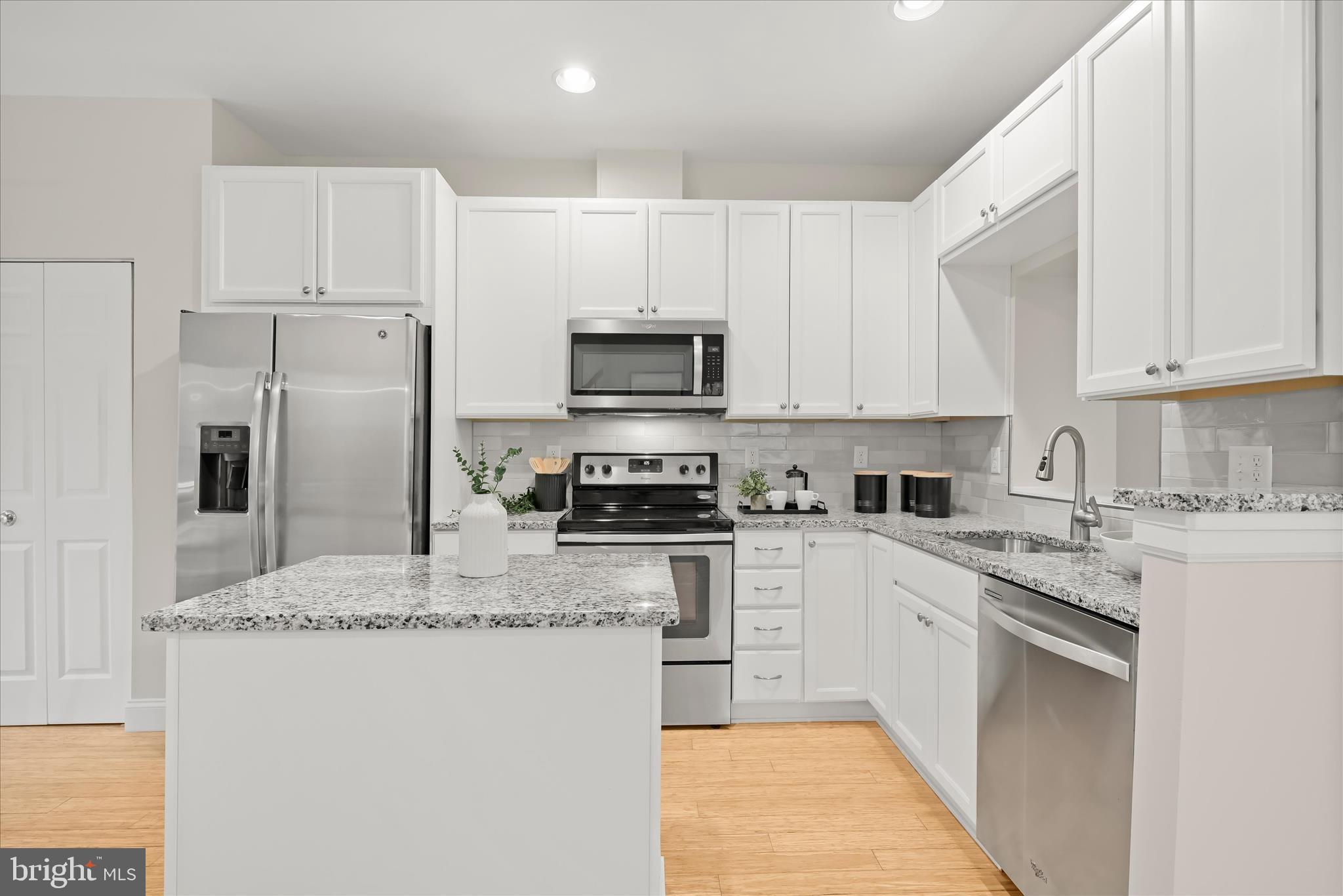 6372 Wind Rider Way Columbia, MD 21045 - Photo 12 of 42 Kitchen