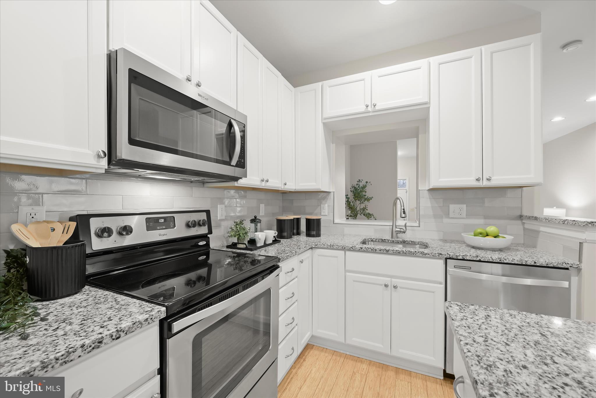 6372 Wind Rider Way Columbia, MD 21045 - Photo 16 of 42 Built-in microwave