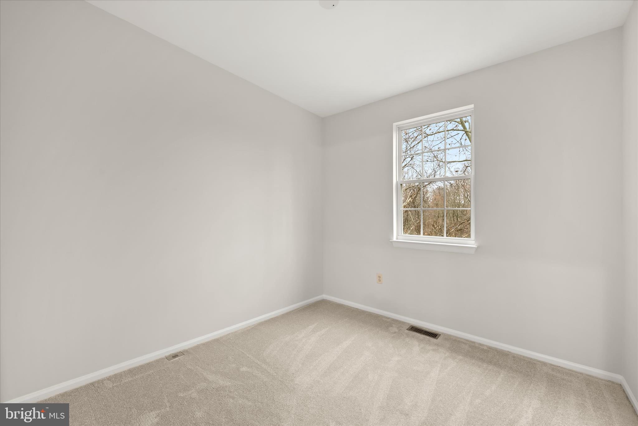 6372 Wind Rider Way Columbia, MD 21045 - Photo 26 of 42 Bedroom 2 - vaulted ceiling