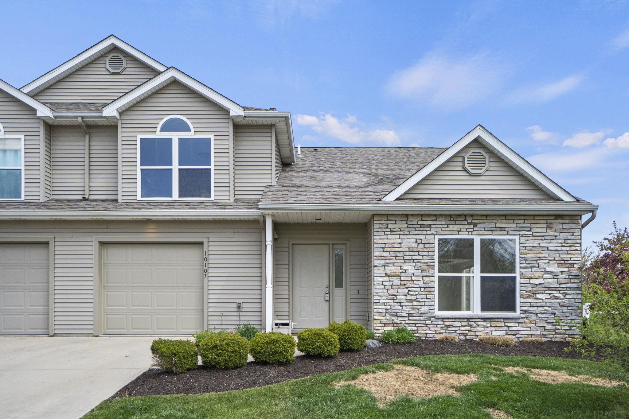 10107 Oak Trail Road Fort Wayne, IN 46825 - Photo 1 of 36