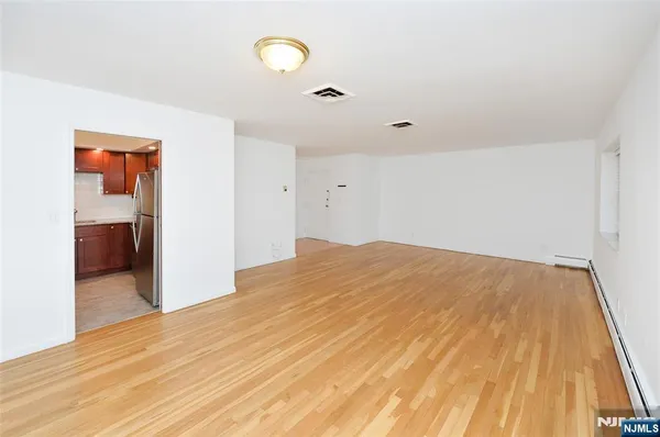 $2,600 | 20-30 Ridge Road, Unit A8, Ridgewood, NJ 07450