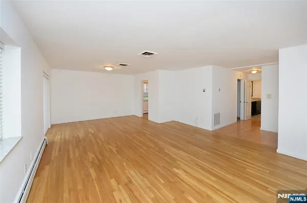 $2,600 | 20-30 Ridge Road, Unit A8, Ridgewood, NJ 07450