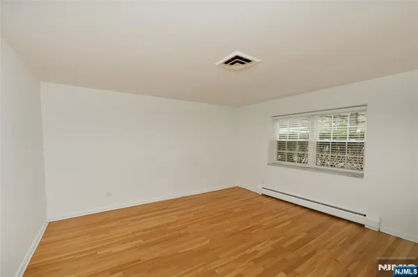 $2,600 | 20-30 Ridge Road, Unit A8, Ridgewood, NJ 07450