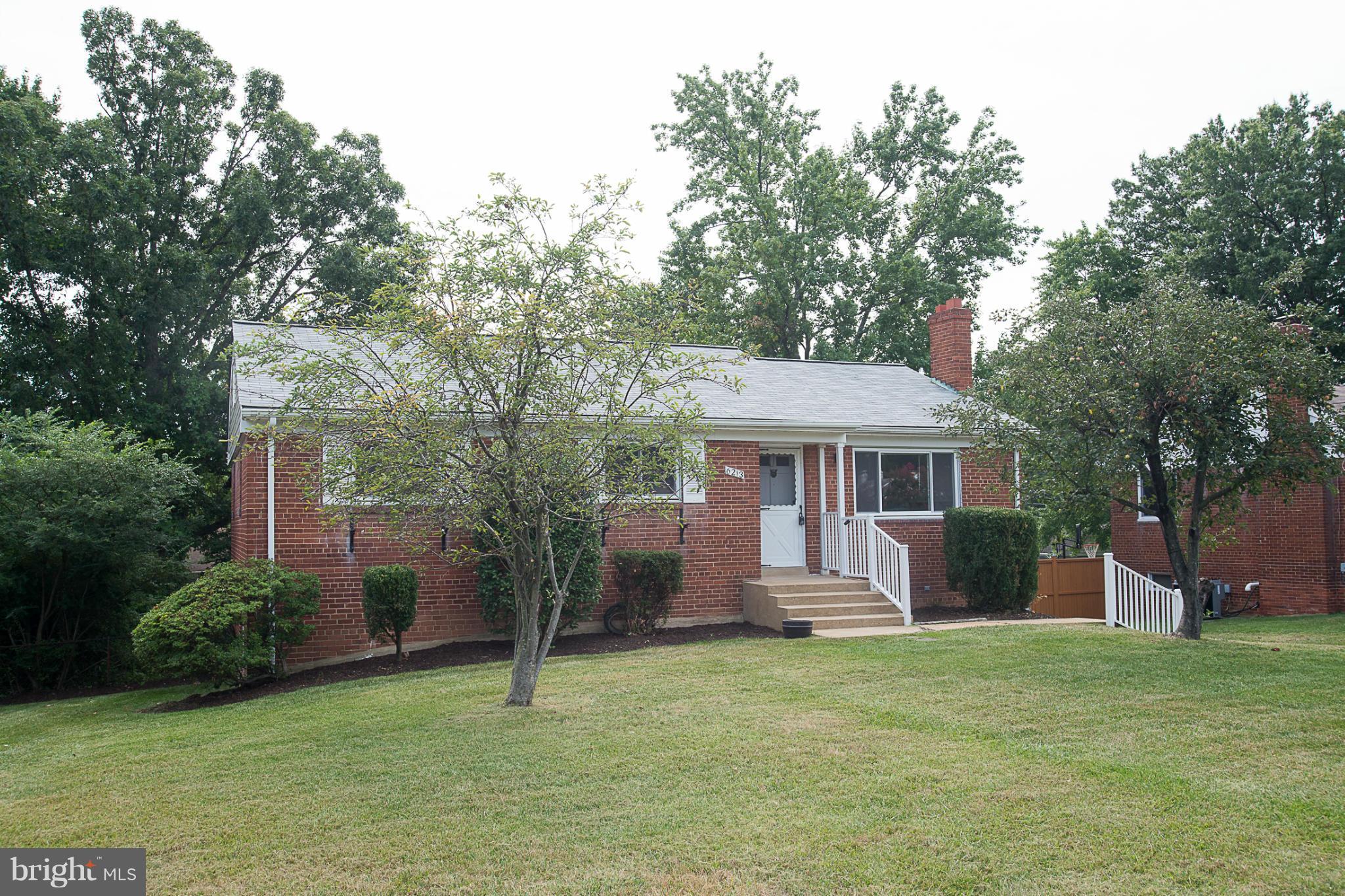 6213 Hanover Avenue Springfield, VA 22150 - Photo 1 of 30 Exterior (Front)