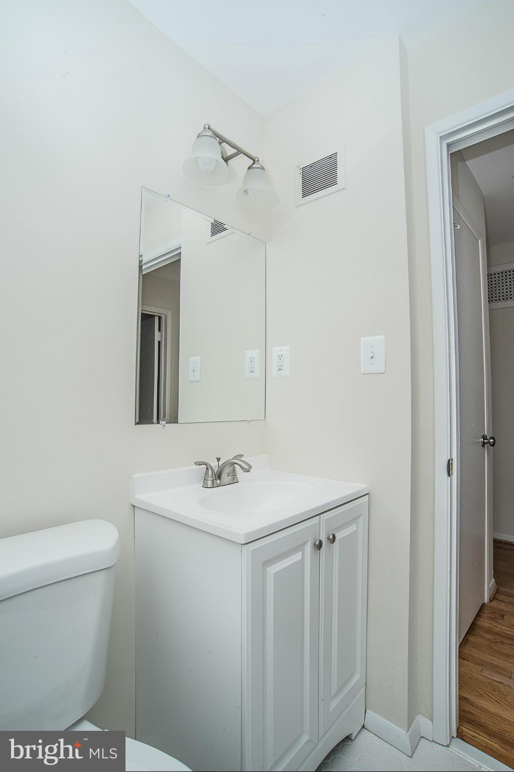 6213 Hanover Avenue Springfield, VA 22150 - Photo 19 of 30 Bath