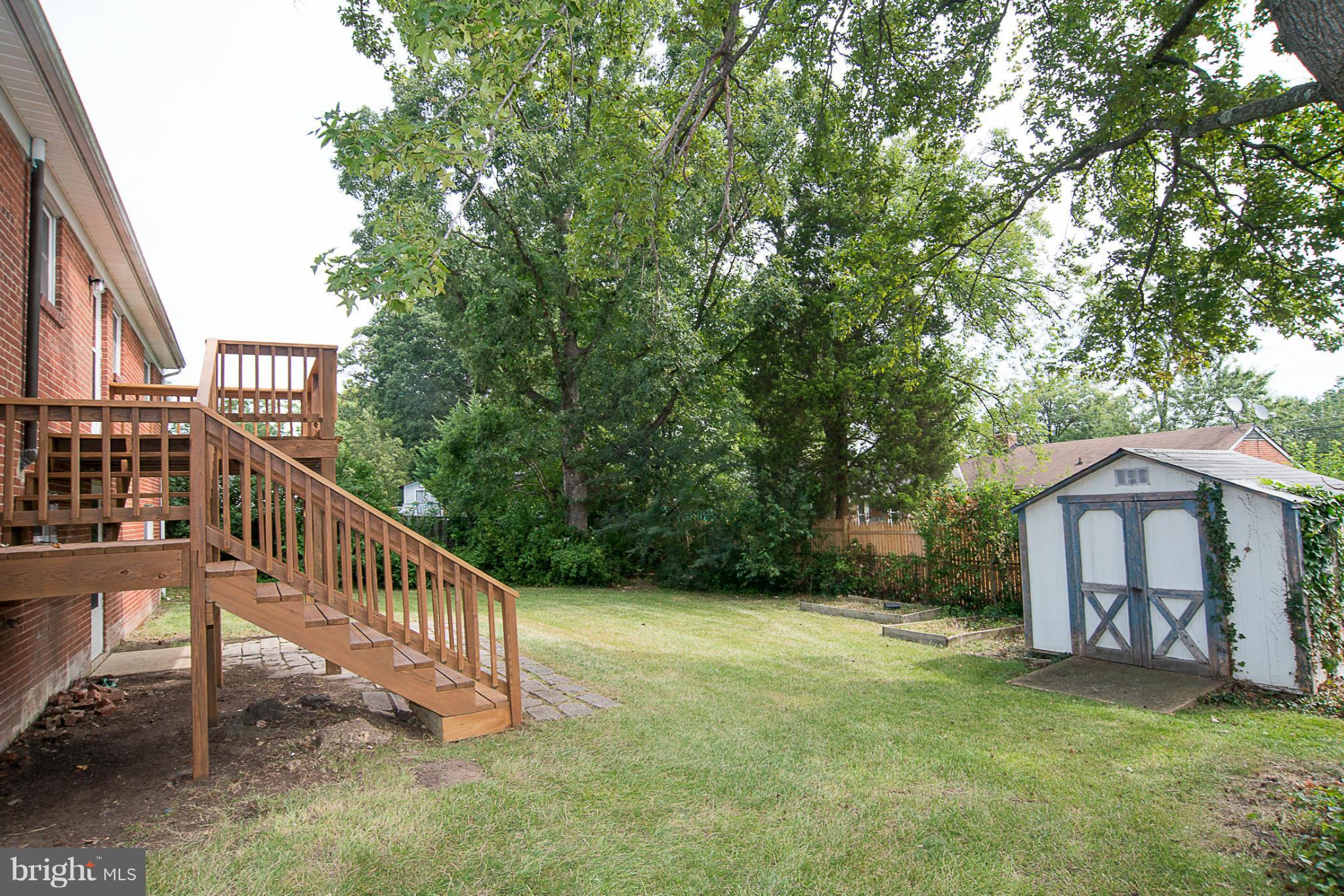 6213 Hanover Avenue Springfield, VA 22150 - Photo 26 of 30 Flat back yard!