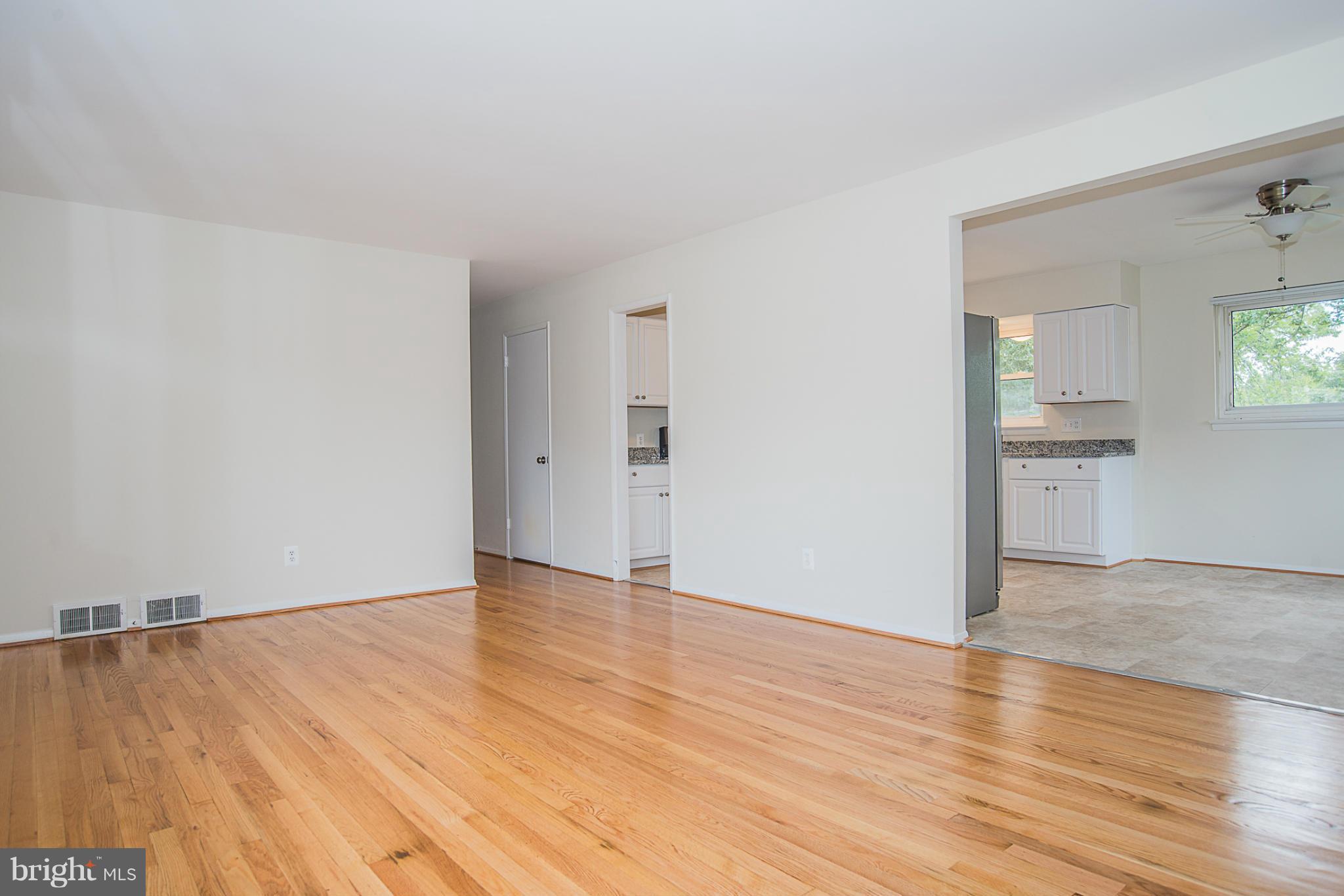 6213 Hanover Avenue Springfield, VA 22150 - Photo 5 of 30 Living Room