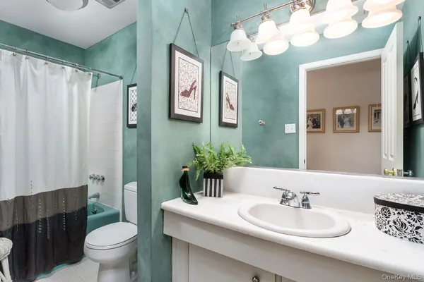 $949,000 | 48 Farm Road, St. James, NY 11780