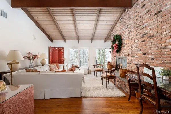 $949,000 | 48 Farm Road, St. James, NY 11780