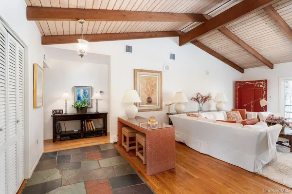 $949,000 | 48 Farm Road, St. James, NY 11780