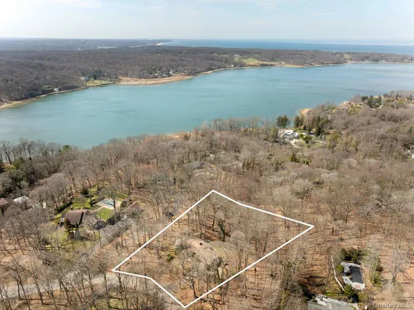 $949,000 | 48 Farm Road, St. James, NY 11780