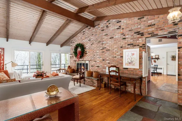 $949,000 | 48 Farm Road, St. James, NY 11780