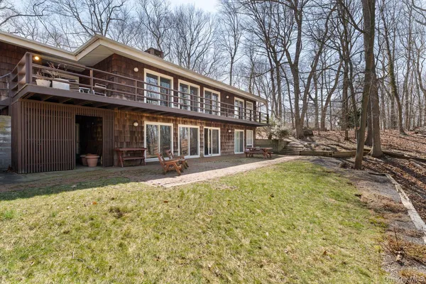 $949,000 | 48 Farm Road, St. James, NY 11780