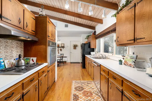 $949,000 | 48 Farm Road, St. James, NY 11780